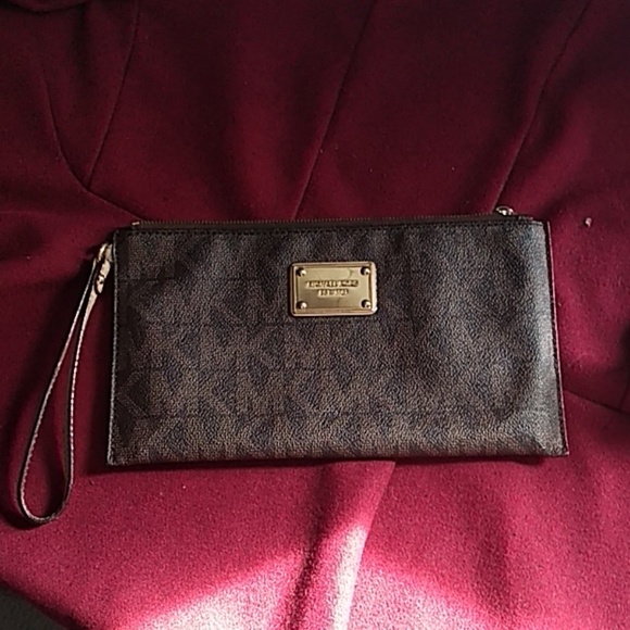 Handbags - Michael kors wristlet